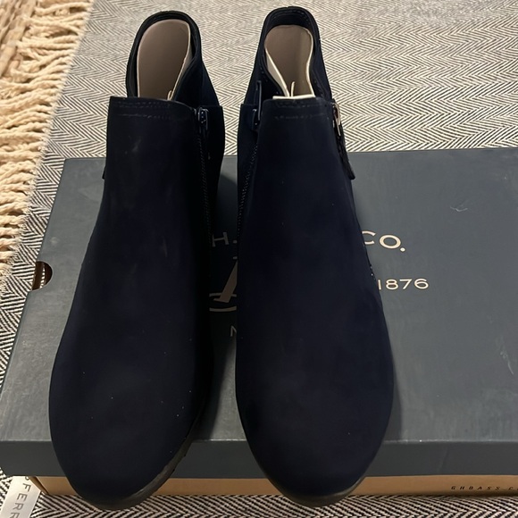 GH Bass Navy Ankle Bootie. NIB. Size 8.5 - Picture 2 of 5